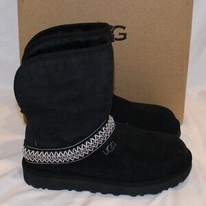 UGG WOMEN'S CLASSIC SHORT CRESCENT SUEDE SHEARLING LINED BOOTS BLACK